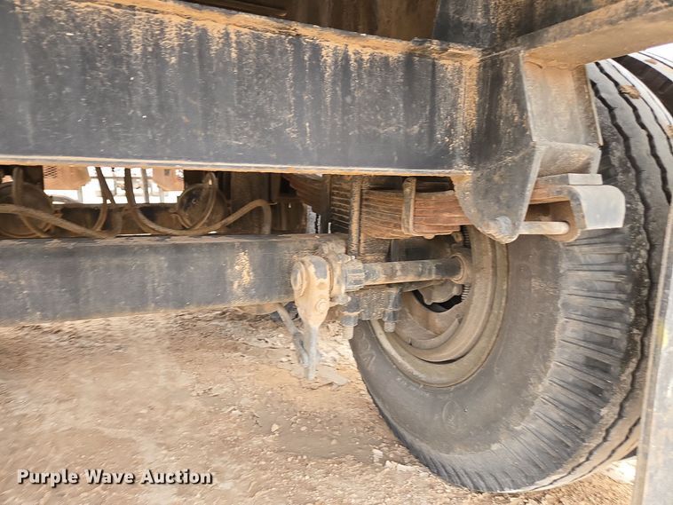 image for item DP6047 1977 Fruehauf  flatbed trailer