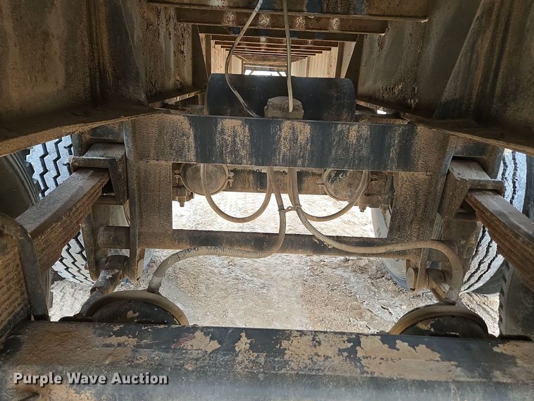 image for item DP6047 1977 Fruehauf  flatbed trailer