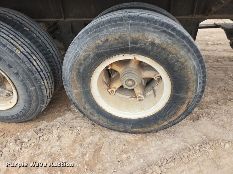 image for item DP6047 1977 Fruehauf  flatbed trailer