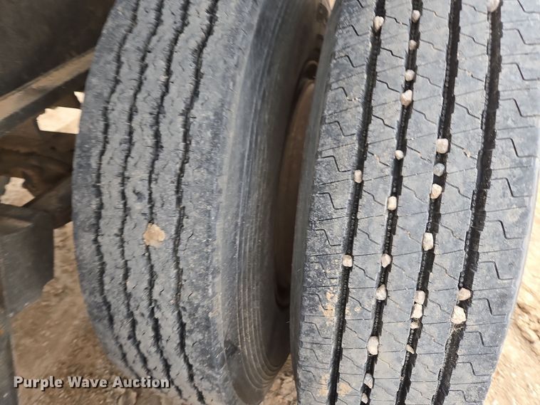 image for item DP6047 1977 Fruehauf  flatbed trailer