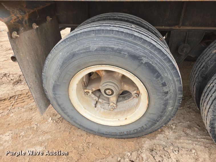 image for item DP6047 1977 Fruehauf  flatbed trailer