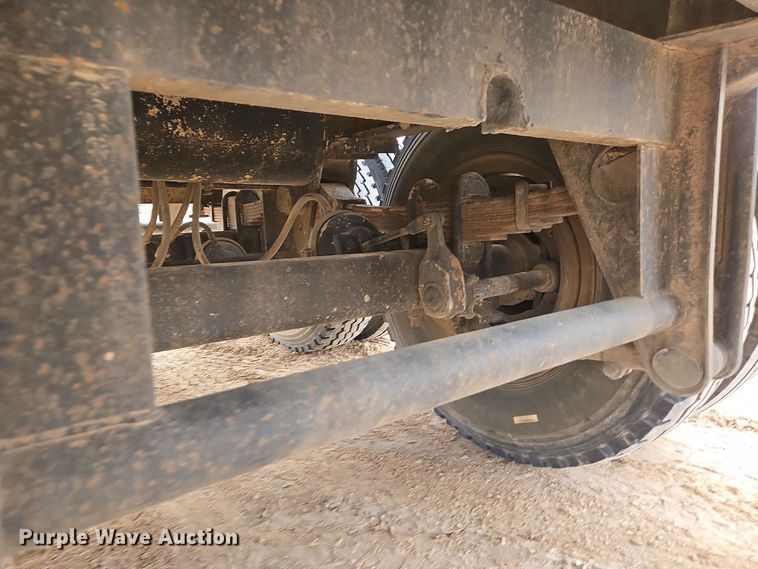 image for item DP6047 1977 Fruehauf  flatbed trailer