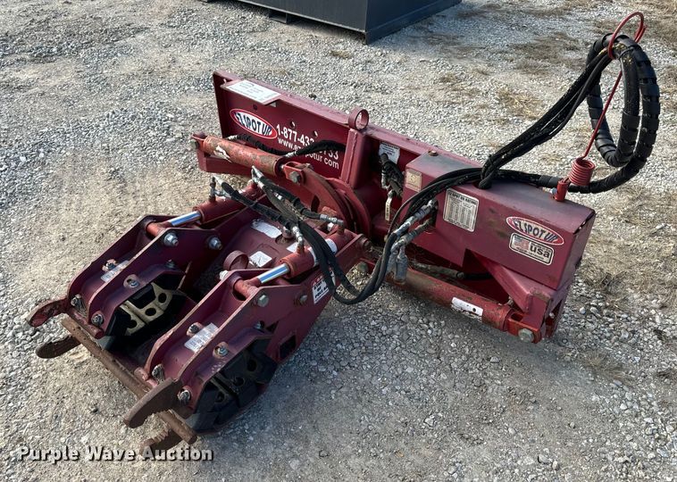 image for item DP6798 EZ-Spotur skid steer pole clamp