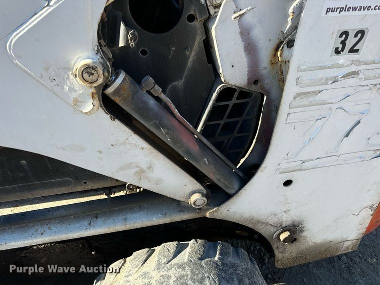 image for item DP6807 1998 Bobcat  773 skid steer loader
