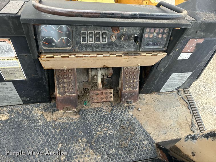 image for item DP6809 1999 Caterpillar  953C track loader