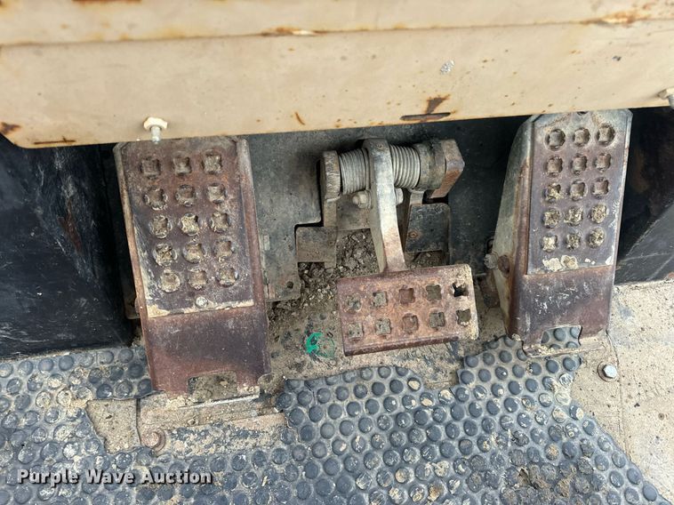 image for item DP6809 1999 Caterpillar  953C track loader