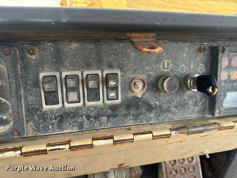 image for item DP6809 1999 Caterpillar  953C track loader