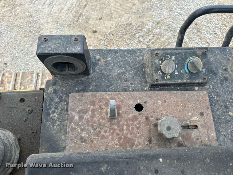 image for item DP6809 1999 Caterpillar  953C track loader