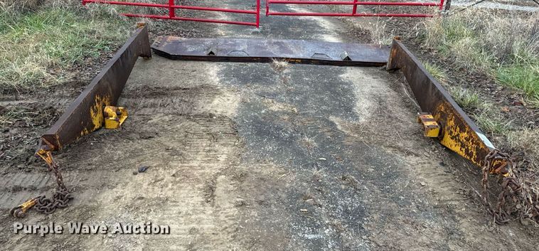 image for item DP6813 Caterpillar  735B haul truck tailgate