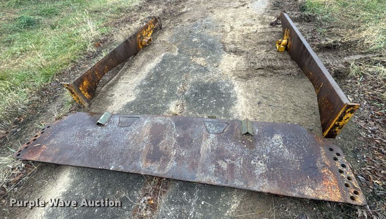 image for item DP6813 Caterpillar  735B haul truck tailgate