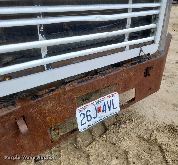 image for item DQ3786 1997 Freightliner dump truck