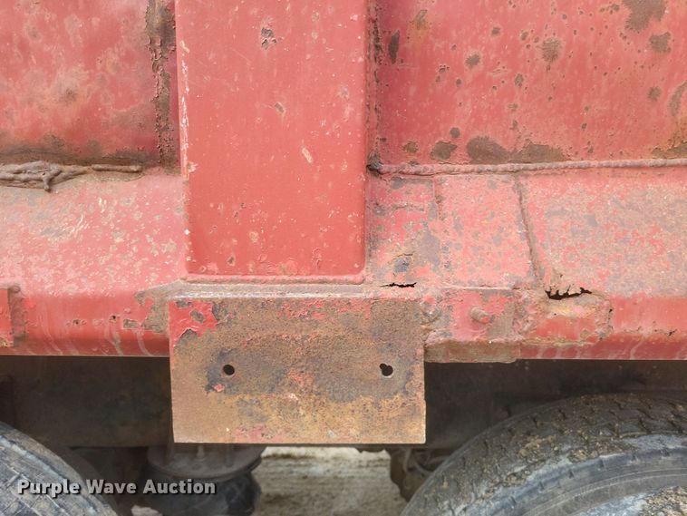 image for item DQ3786 1997 Freightliner dump truck