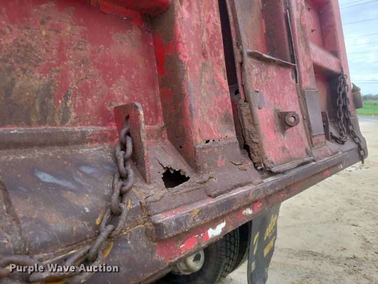 image for item DQ3786 1997 Freightliner dump truck