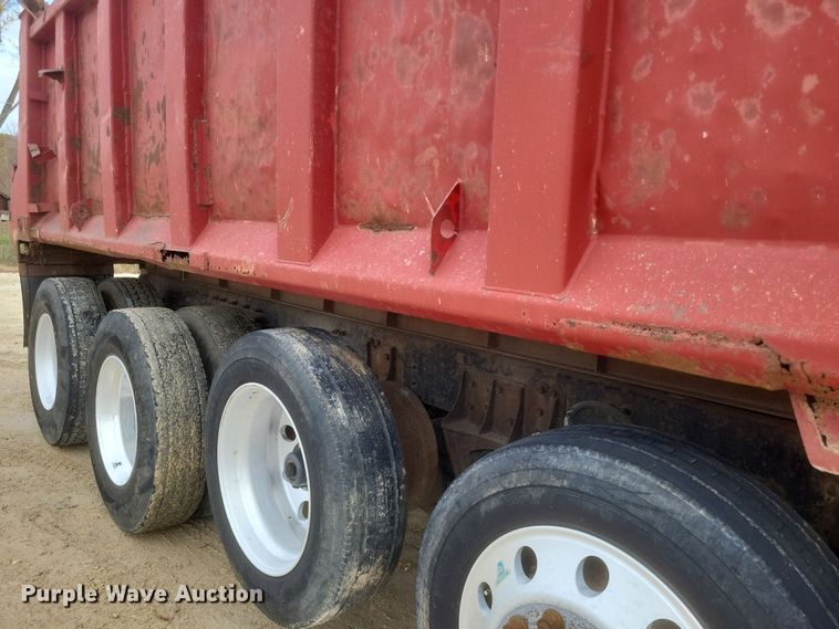 image for item DQ3786 1997 Freightliner dump truck