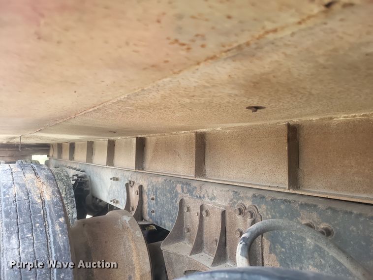 image for item DQ3786 1997 Freightliner dump truck