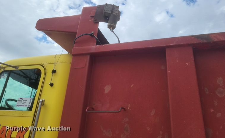 image for item DQ3786 1997 Freightliner dump truck