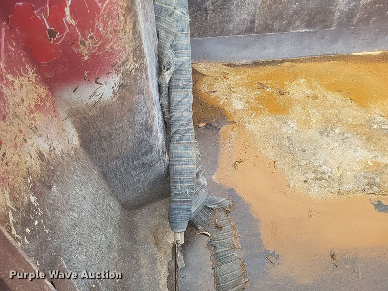 image for item DQ3786 1997 Freightliner dump truck