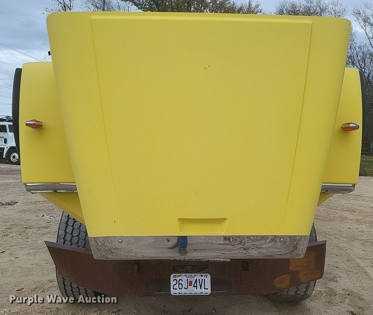 image for item DQ3786 1997 Freightliner dump truck