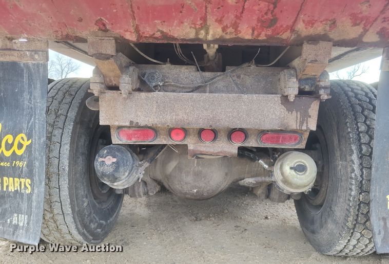 image for item DQ3786 1997 Freightliner dump truck