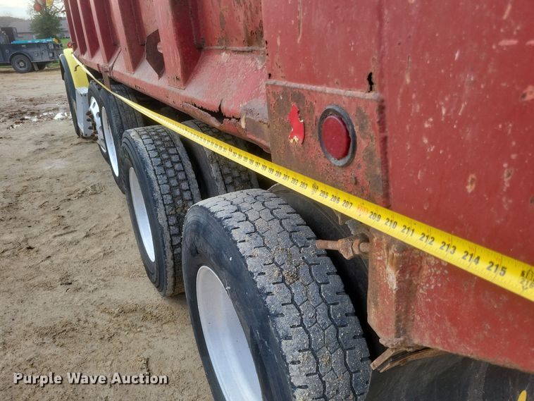 image for item DQ3786 1997 Freightliner dump truck