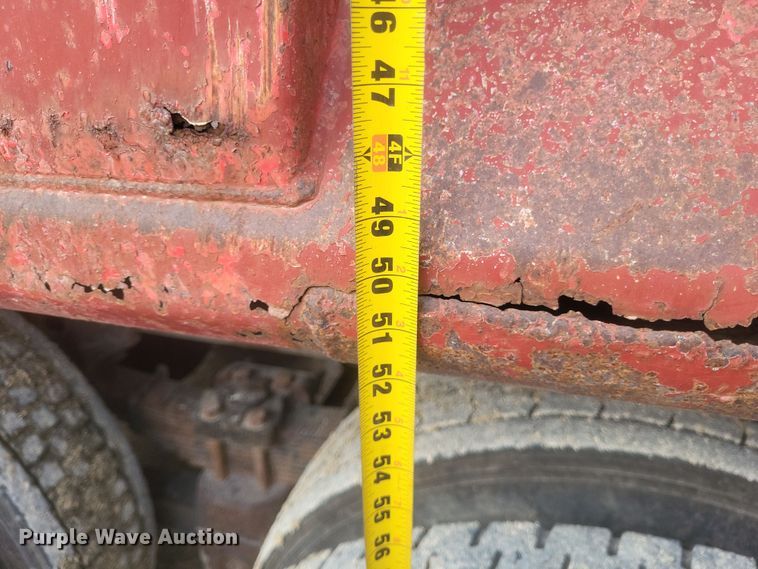 image for item DQ3786 1997 Freightliner dump truck