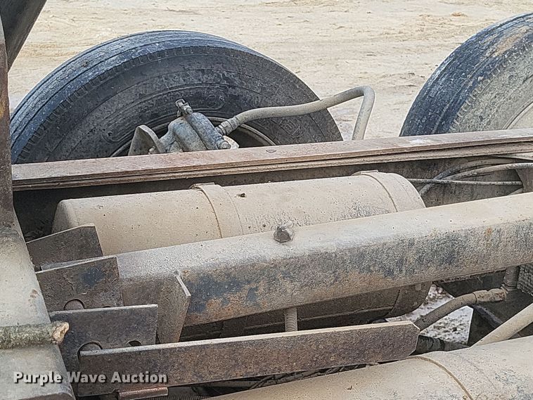 image for item DQ3786 1997 Freightliner dump truck