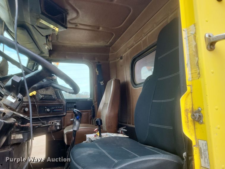 image for item DQ3786 1997 Freightliner dump truck