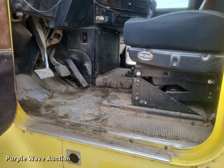 image for item DQ3786 1997 Freightliner dump truck