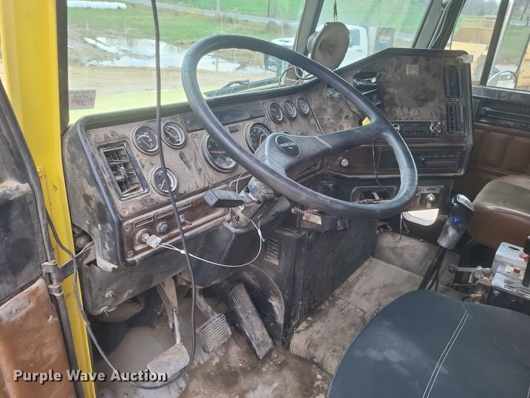 image for item DQ3786 1997 Freightliner dump truck