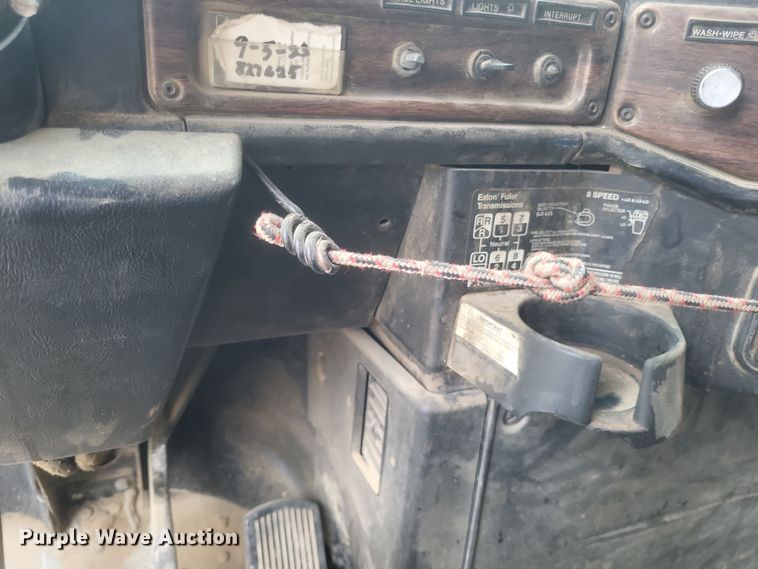 image for item DQ3786 1997 Freightliner dump truck