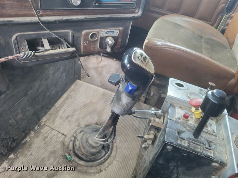 image for item DQ3786 1997 Freightliner dump truck