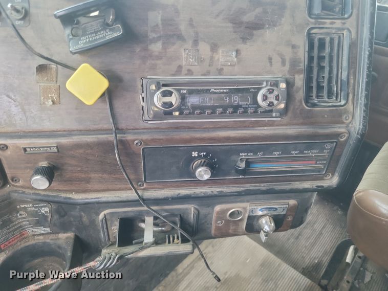 image for item DQ3786 1997 Freightliner dump truck