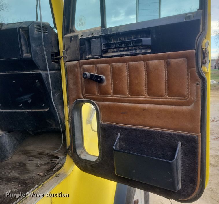 image for item DQ3786 1997 Freightliner dump truck