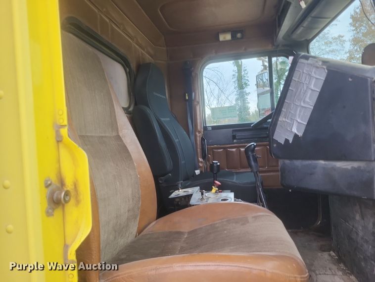 image for item DQ3786 1997 Freightliner dump truck