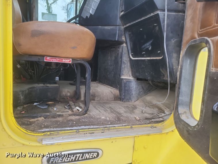 image for item DQ3786 1997 Freightliner dump truck