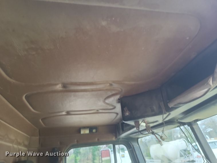 image for item DQ3786 1997 Freightliner dump truck