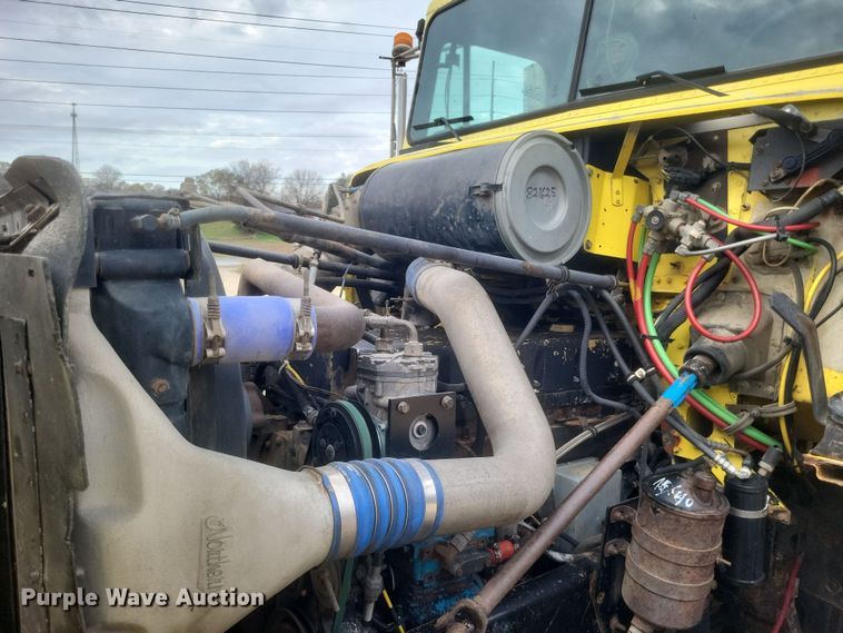 image for item DQ3786 1997 Freightliner dump truck