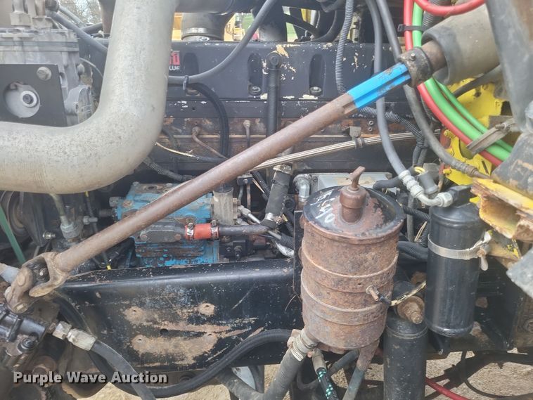 image for item DQ3786 1997 Freightliner dump truck