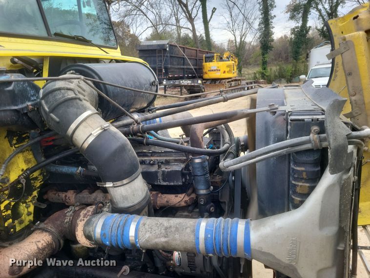 image for item DQ3786 1997 Freightliner dump truck