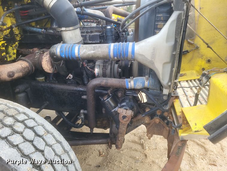 image for item DQ3786 1997 Freightliner dump truck