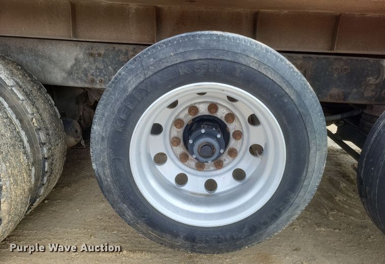 image for item DQ3786 1997 Freightliner dump truck