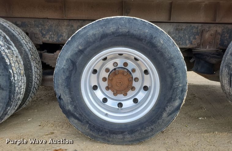 image for item DQ3786 1997 Freightliner dump truck