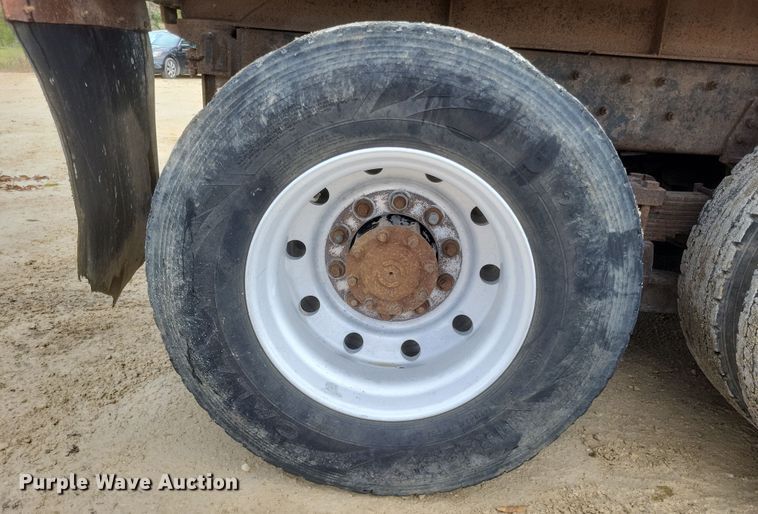 image for item DQ3786 1997 Freightliner dump truck