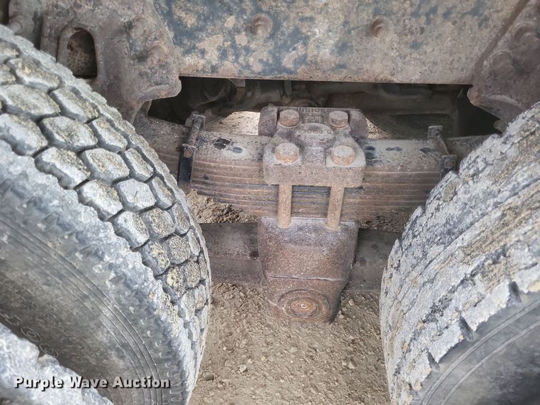 image for item DQ3786 1997 Freightliner dump truck