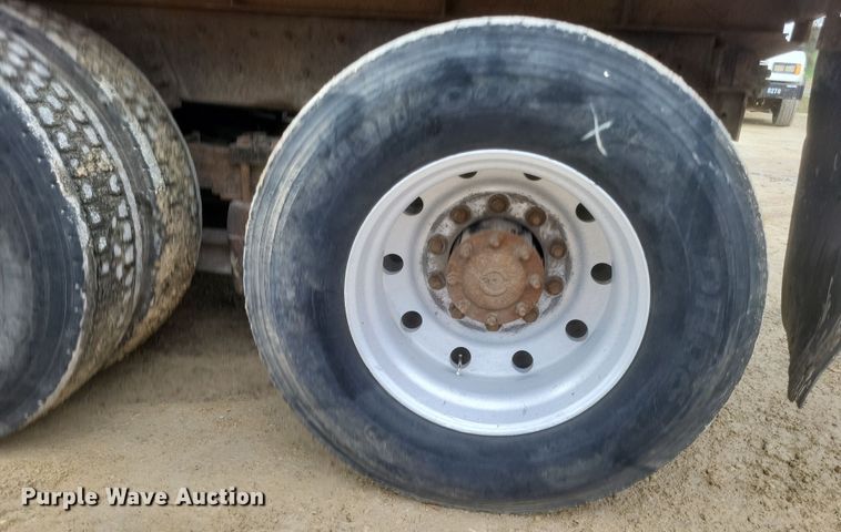 image for item DQ3786 1997 Freightliner dump truck