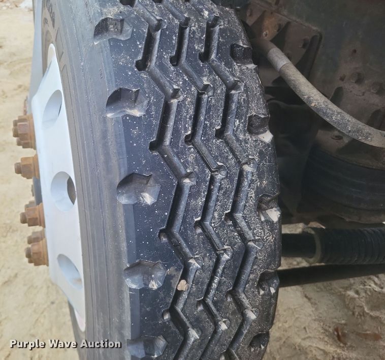 image for item DQ3786 1997 Freightliner dump truck