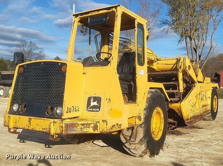 image for item DQ3787 1977 John Deere  762 elevating scraper