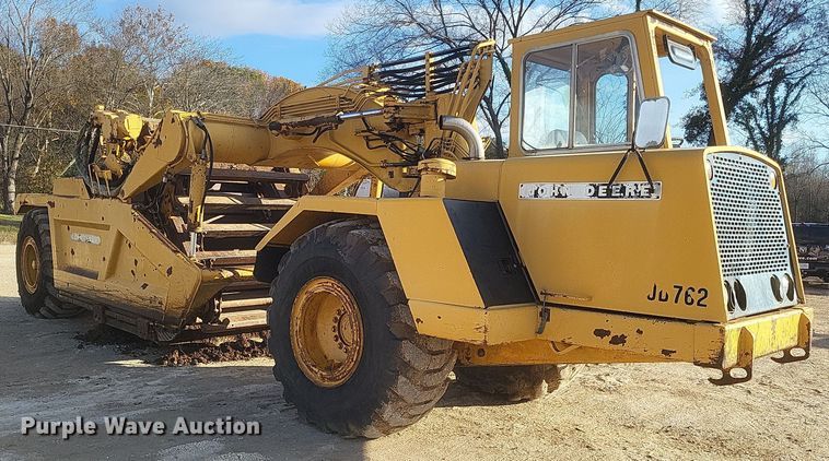 image for item DQ3787 1977 John Deere  762 elevating scraper
