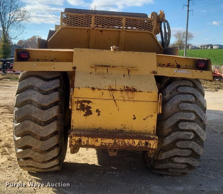 image for item DQ3787 1977 John Deere  762 elevating scraper