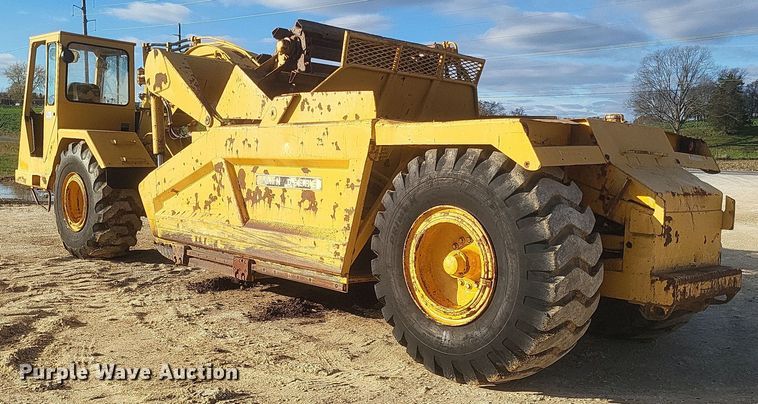 image for item DQ3787 1977 John Deere  762 elevating scraper